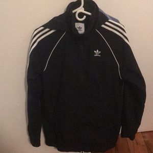 Adidas sst adicolor windbreaker.